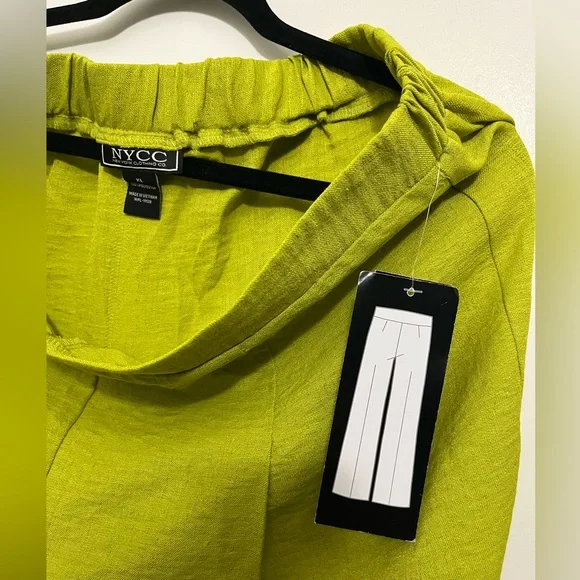 NYC Women's Vibrant Green Wide Leg Pants - Picture 4 of 4